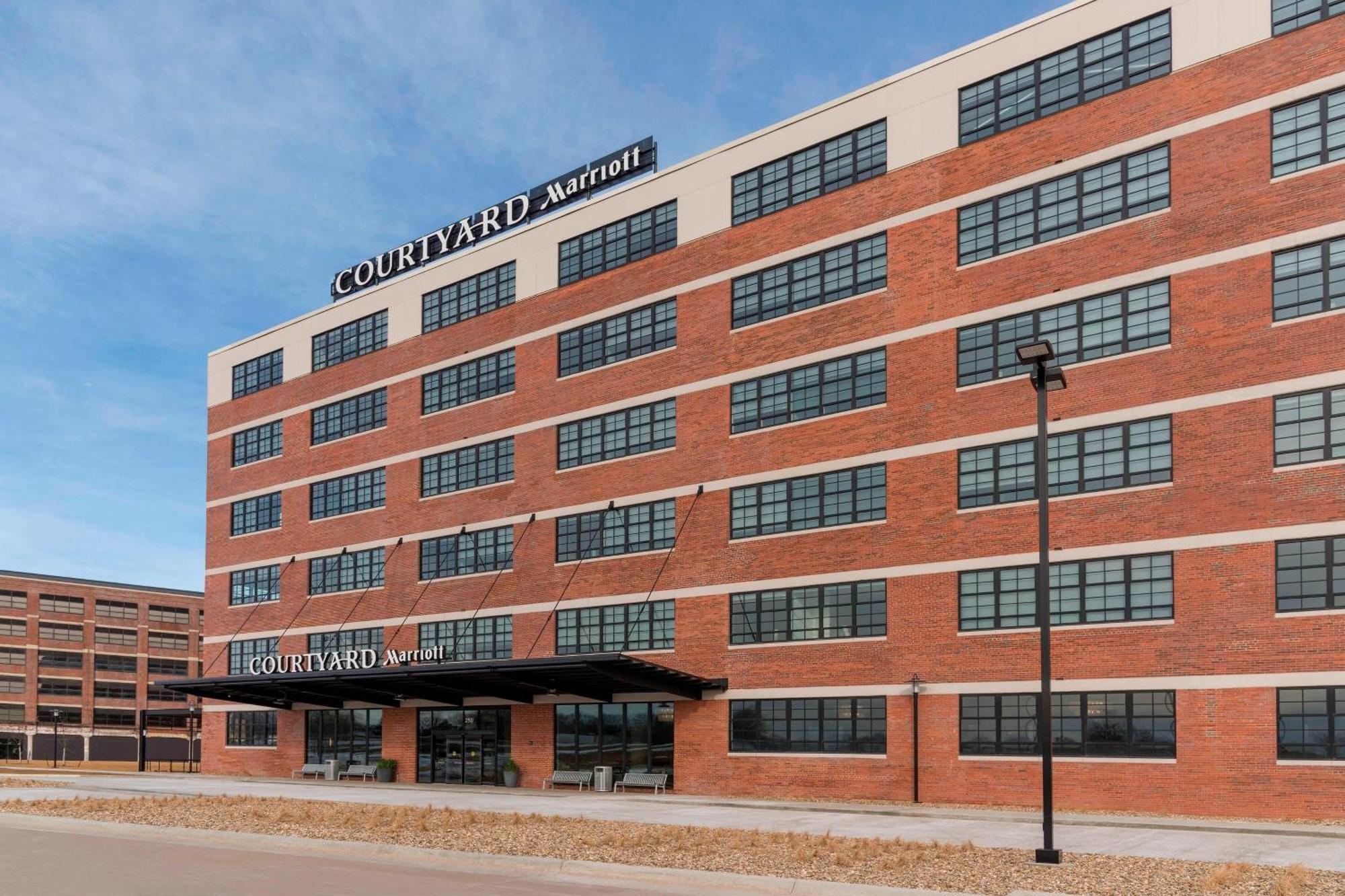 Courtyard By Marriott Waterloo Cedar Falls Exterior foto