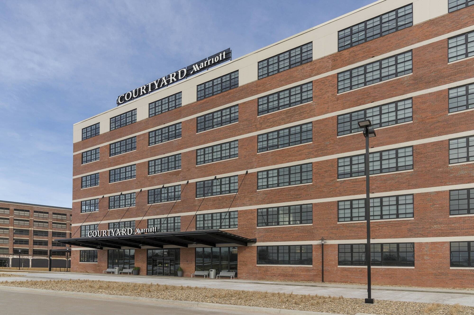 Courtyard By Marriott Waterloo Cedar Falls Exterior foto